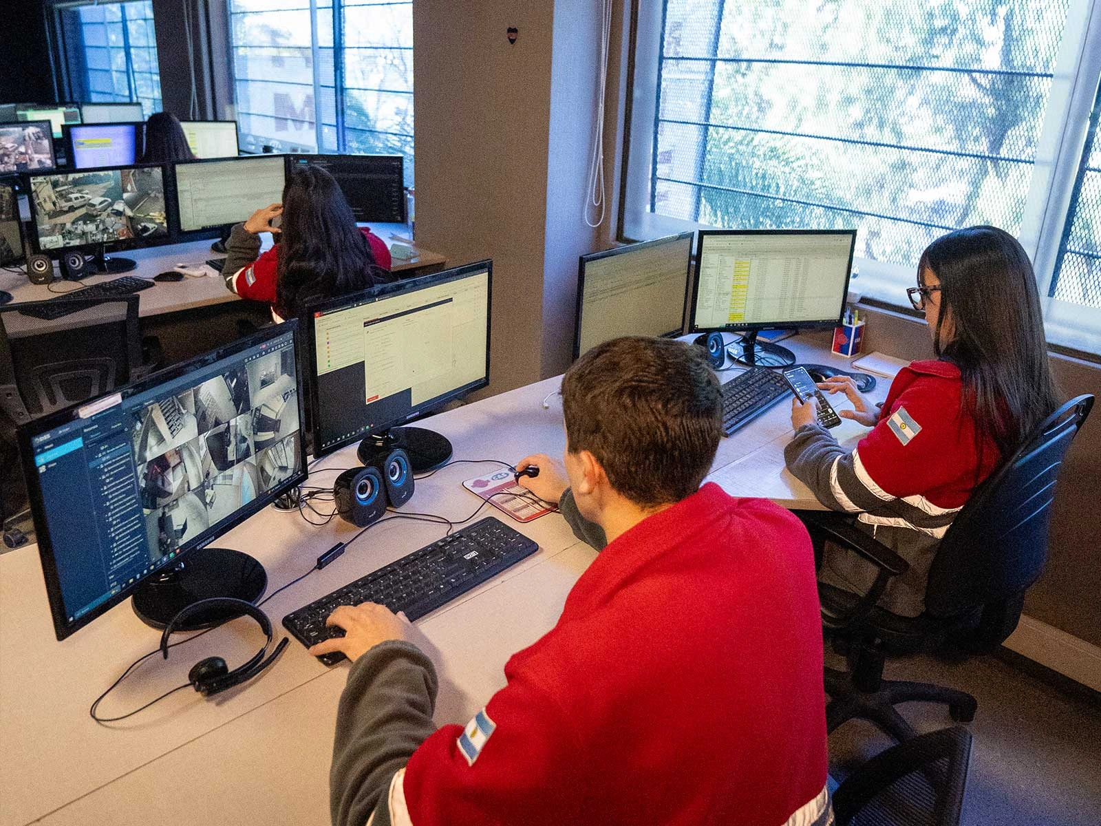 Equipo e instalaciones de la central de monitoreo Guard